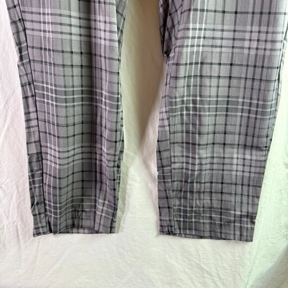 Torrid Women's 16 Gray Plaid Relaxed Taper Challis Plaid High Rise Cropped Pants - Picture 4 of 11